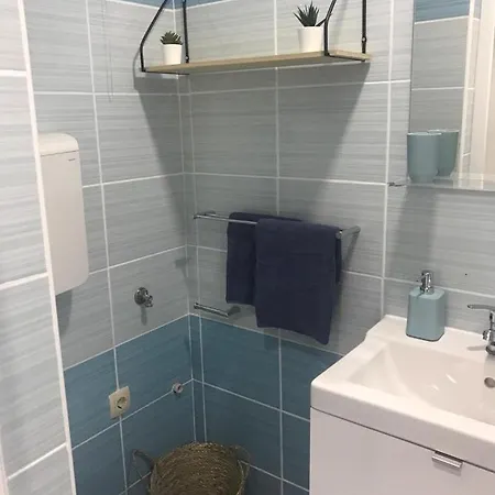 With Free Parking Garage In Center Apartman *